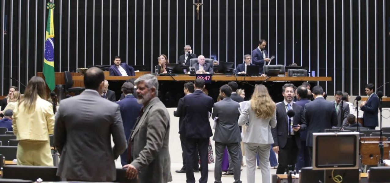 181437ccj-da-camara-aprova-pec-do-fim-da-escala-61-3 181437ccj-da-camara-aprova-pec-do-fim-da-escala-61-3