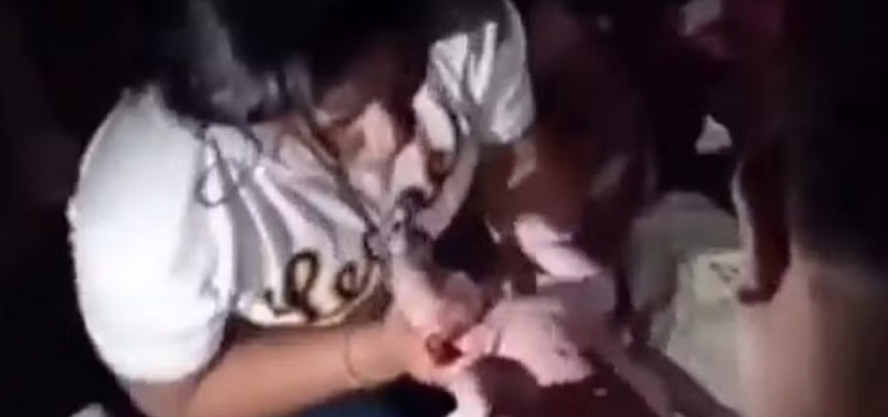 184590mulher-da-a-luz-em-meio-aos-escombros-apos-terremoto-na-venezuela-3